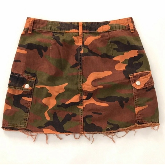 BDG Urban Outfitters Orange Camo Raw Hem Cargo Mini Skirt - Picture 2 of 9